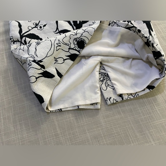 Ann Taylor skirt in cream and black. Women’s size 4 - Picture 12 of 13